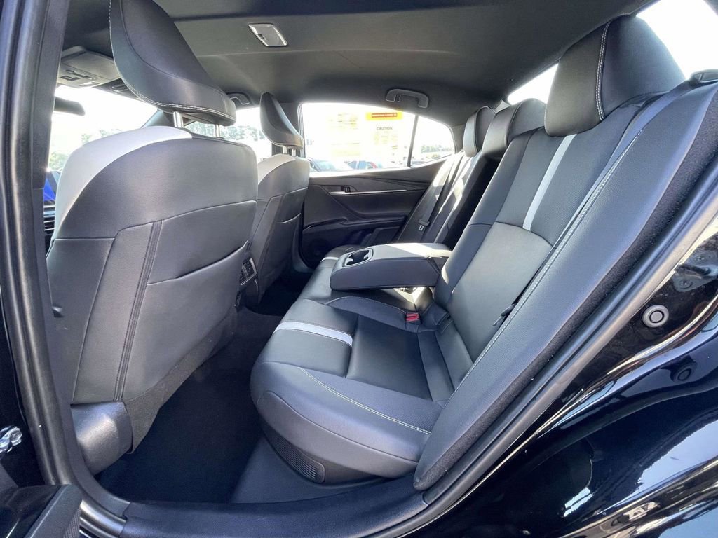 Used 2025 Toyota Camry SE FWD image 13