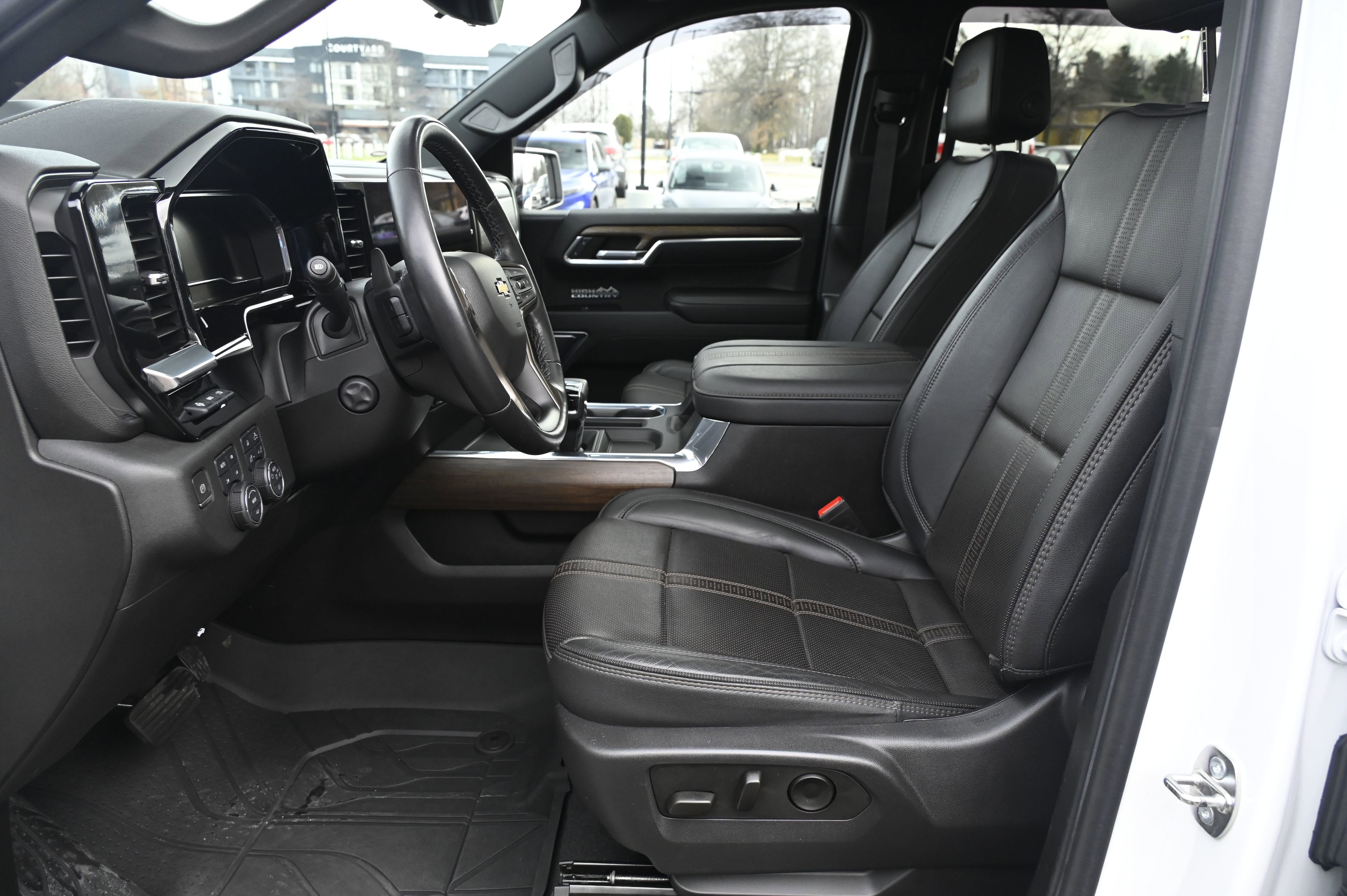 Used 2023 Chevrolet Silverado 1500 High Country w/ Technology Package image 29