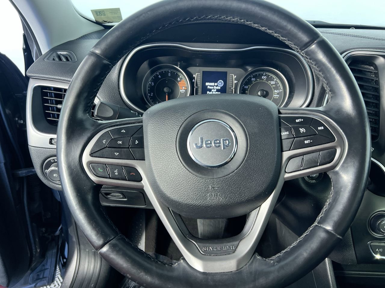 Used 2019 Jeep Cherokee Latitude Plus w/ Comfort/Convenience Group AWD/4WD image 15
