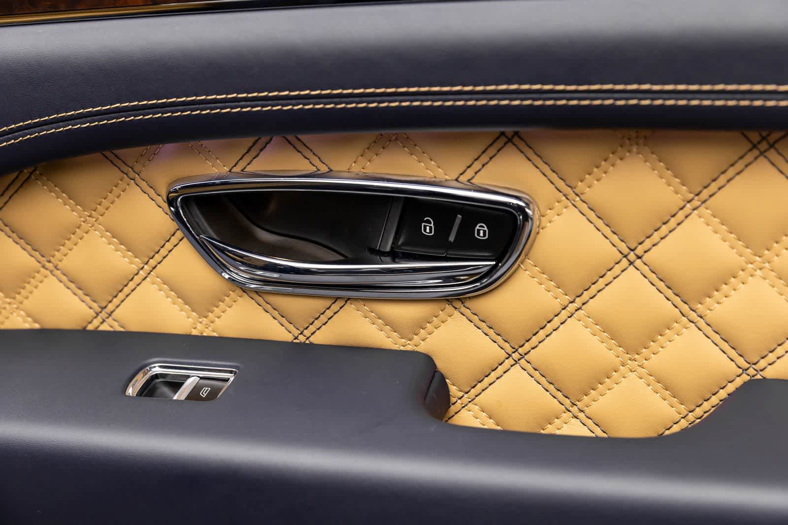 Used 2021 Bentley Bentayga image 52
