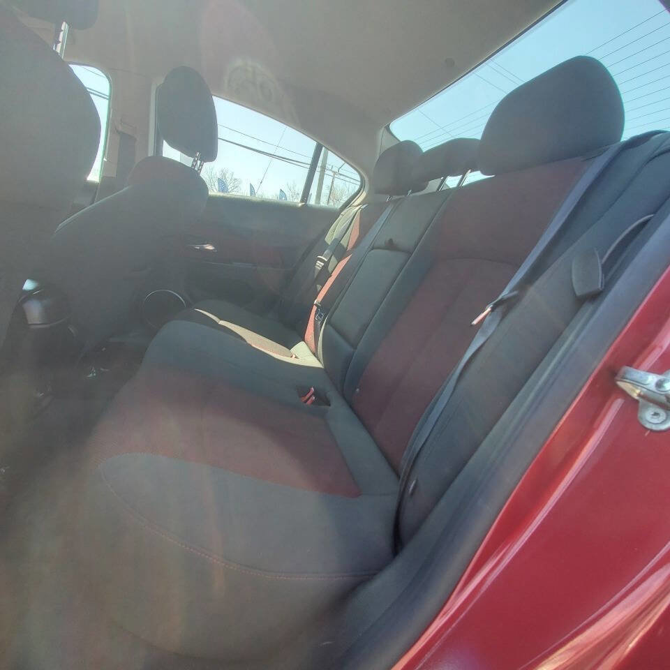 Used 2011 Chevrolet Cruze LT FWD image 12