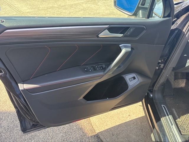 Used 2024 Volkswagen Tiguan Wolfsburg Edition image 31