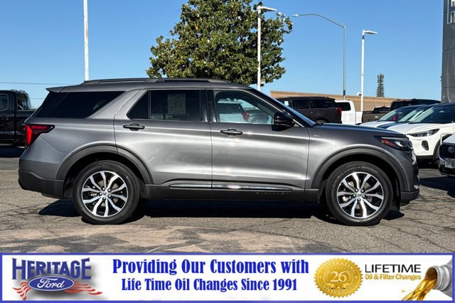 Used 2025 Ford Explorer ST-Line AWD/4WD image 3