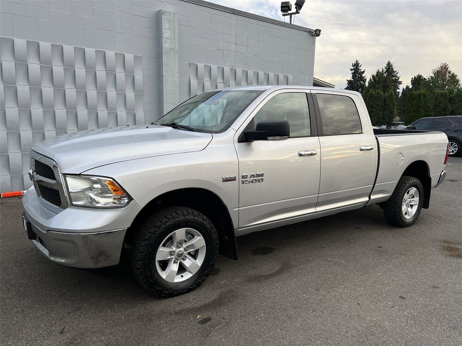 Used 2017 RAM 1500 Classic SLT w/ Luxury Group image 2