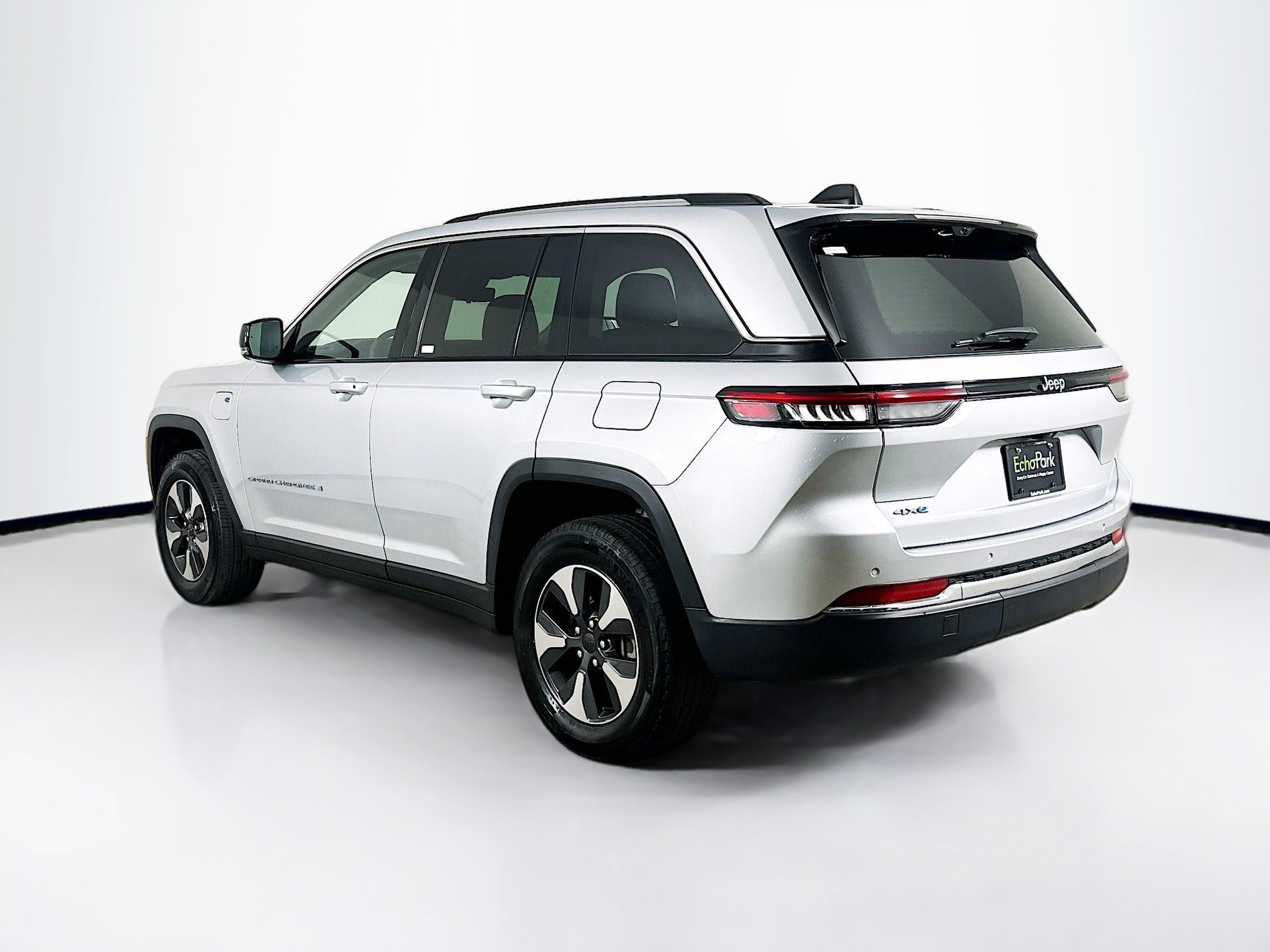 Used 2022 Jeep Grand Cherokee Limited 4xe w/ Luxury Tech Group II AWD/4WD image 5