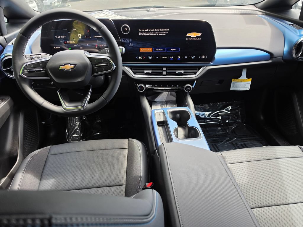 New 2026 Chevrolet Equinox EV LT AWD/4WD image 17