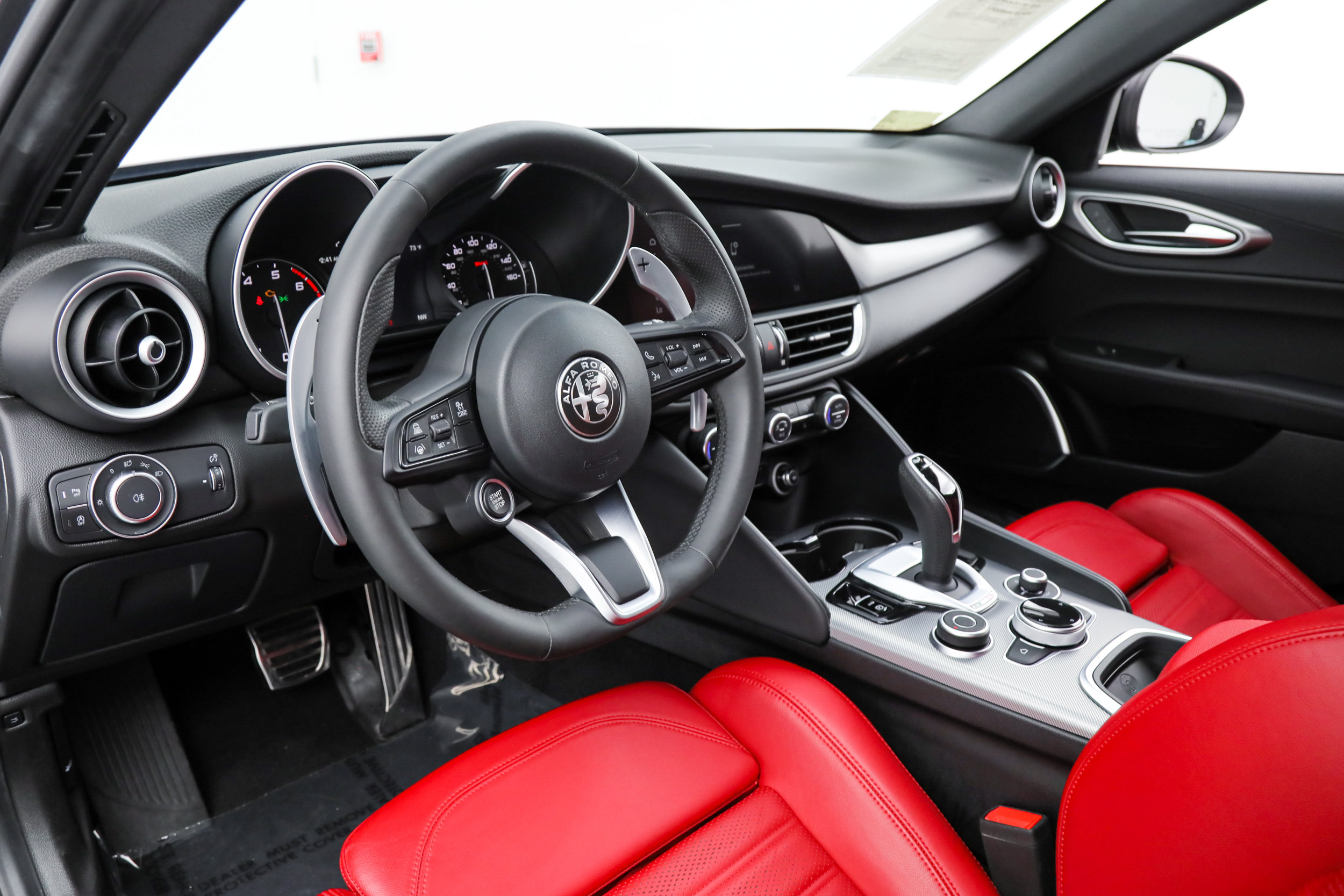 Used 2023 Alfa Romeo Giulia Veloce RWD image 15