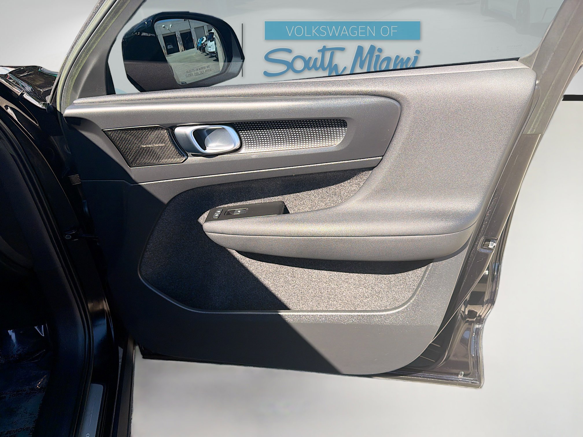 Used 2022 Volvo XC40 T5 R-Design w/ Advanced Package image 34