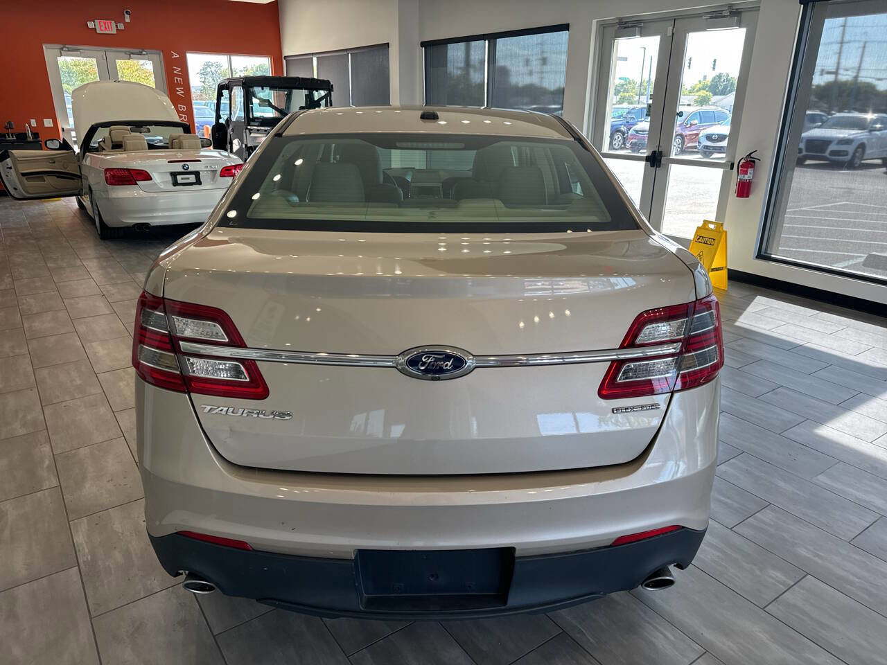 Used 2017 Ford Taurus SE image 11