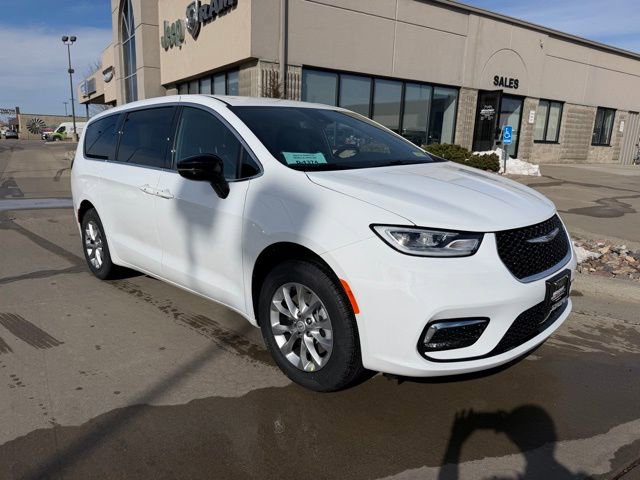 New 2026 Chrysler Pacifica Select AWD/4WD image 1