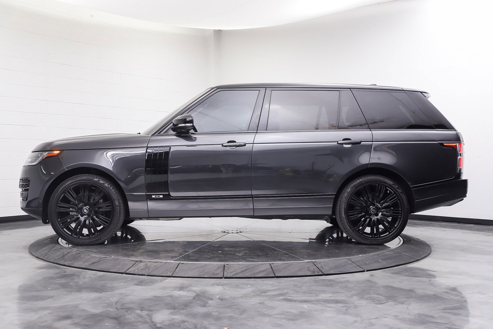 Used 2019 Land Rover Range Rover Long Wheelbase Supercharged AWD/4WD image 2