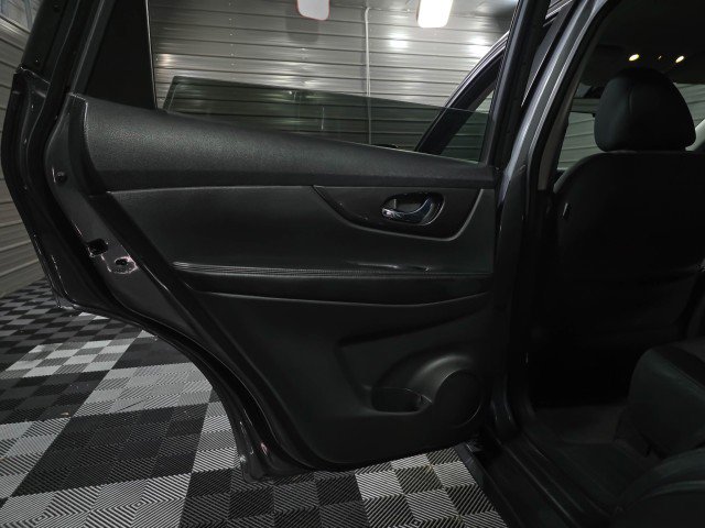 Used 2019 Nissan Rogue SV image 34