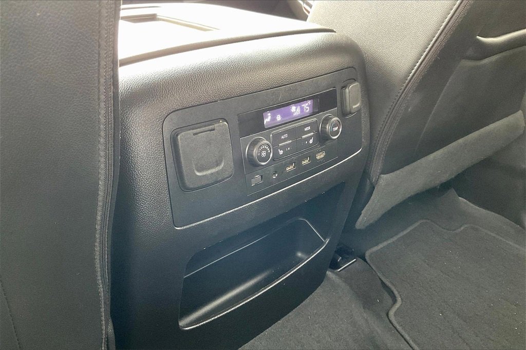 Used 2019 GMC Yukon XL SLT w/ Premium Edition image 25