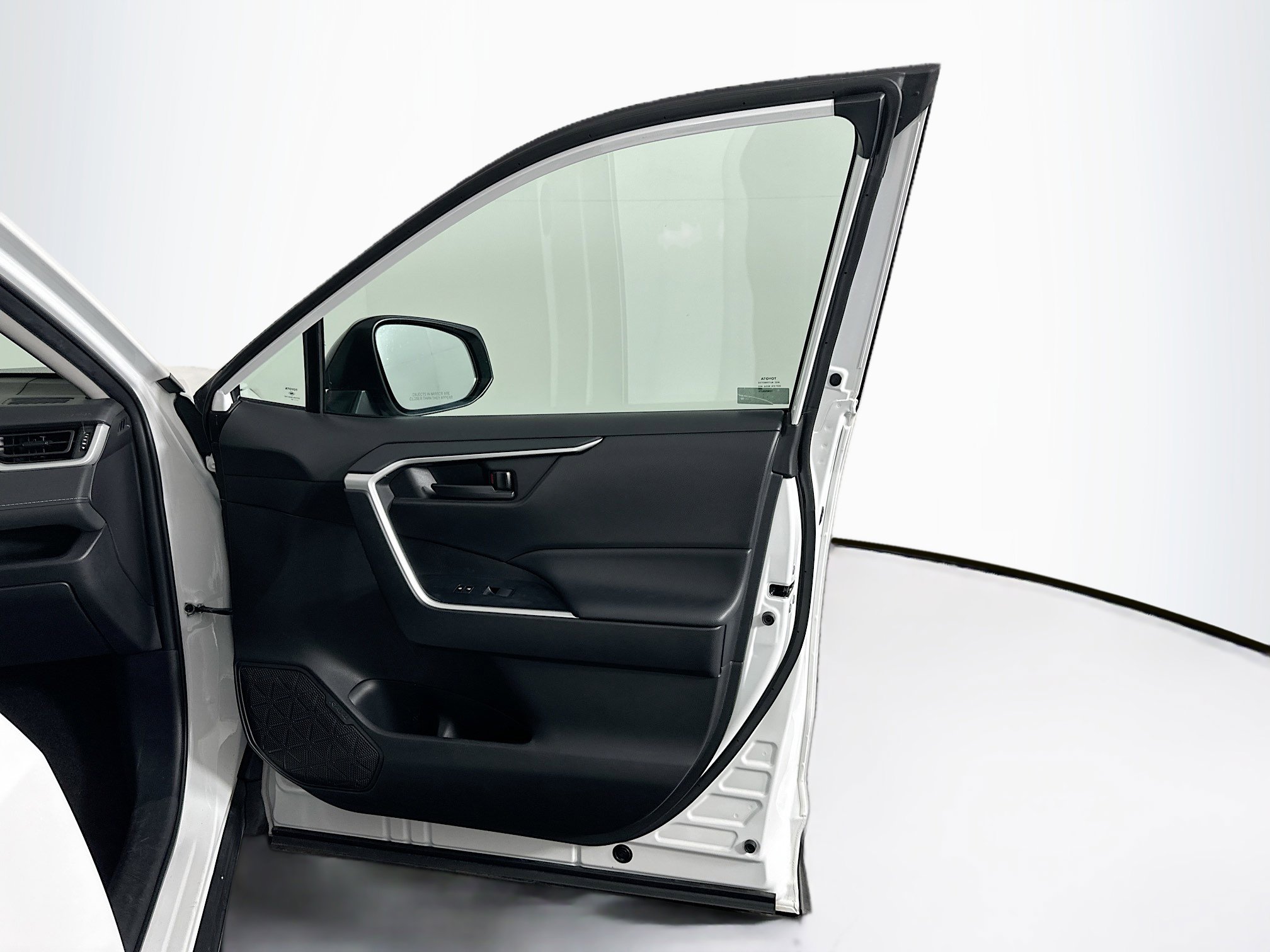 Used 2024 Toyota RAV4 LE image 31