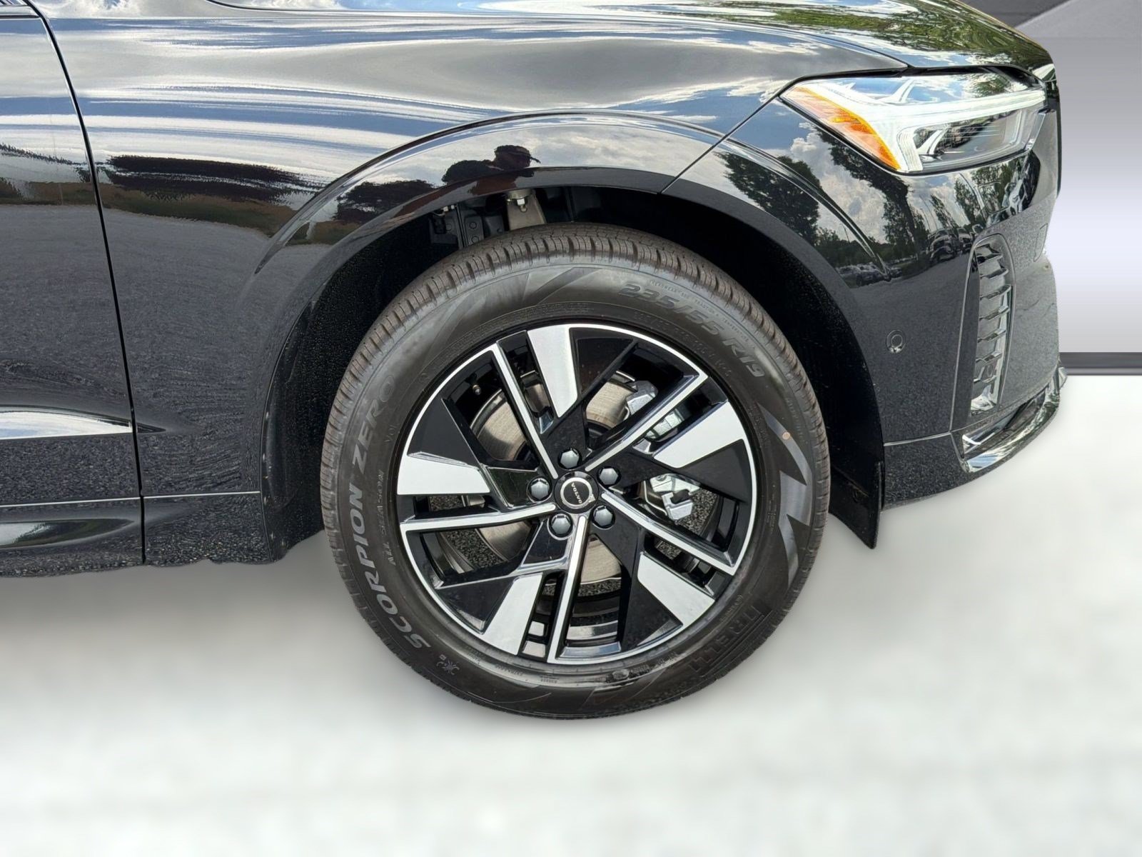 New 2026 Volvo XC60 B5 Plus w/ Climate Package AWD/4WD image 12