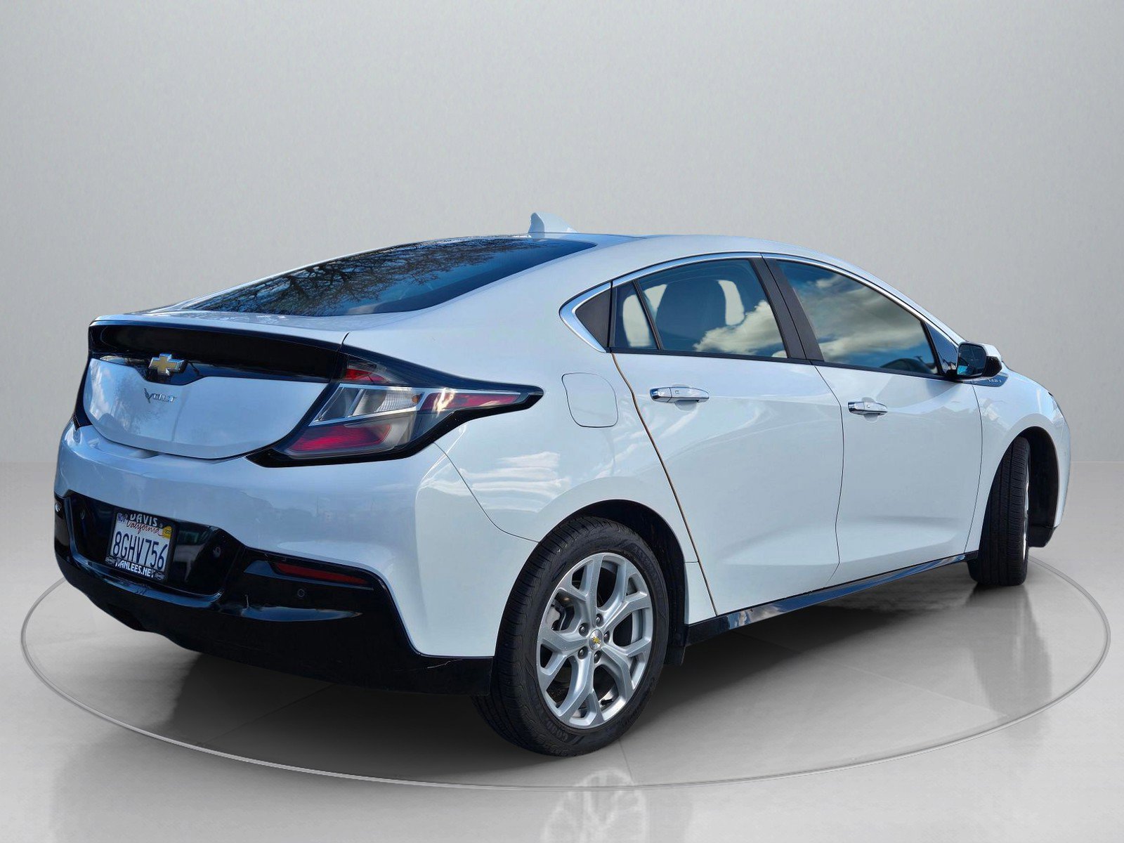 Used 2017 Chevrolet Volt Premier w/ Driver Confidence Package image 8