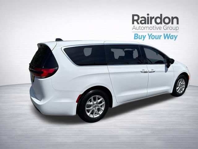 Used 2025 Chrysler Pacifica Select FWD image 7