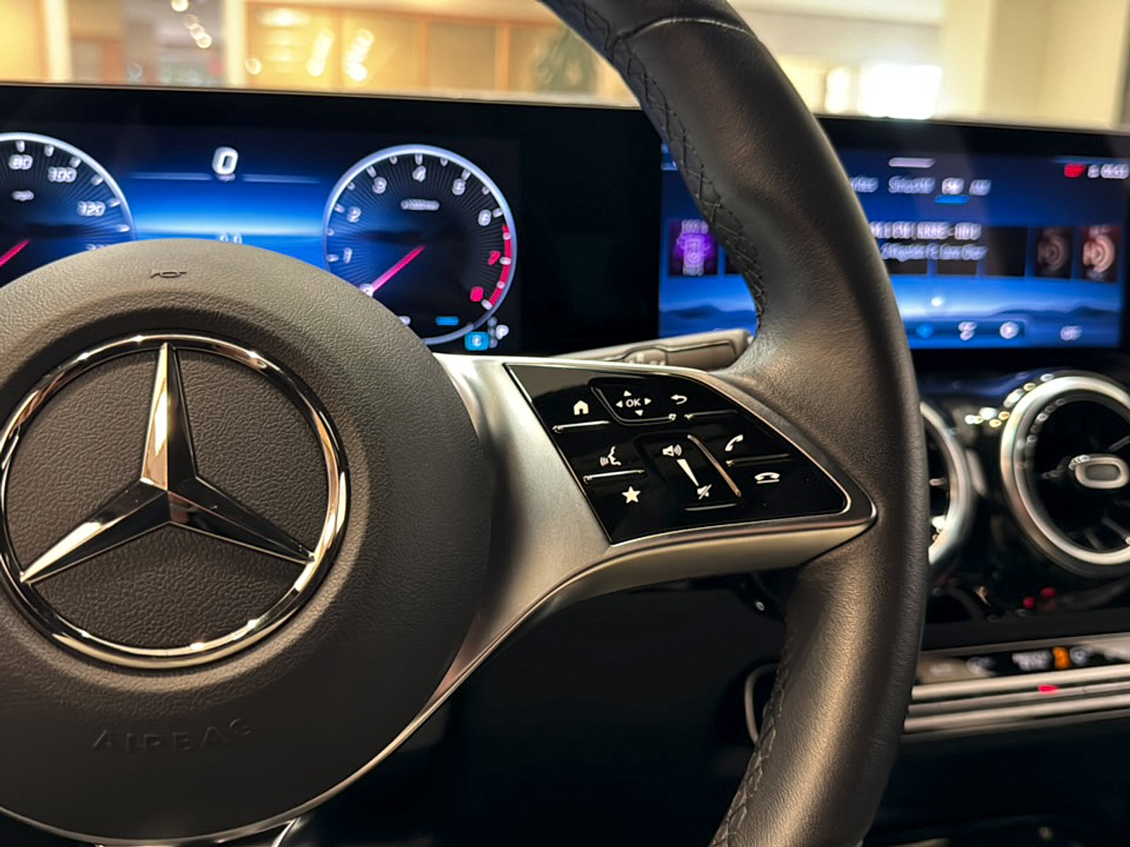 Certified 2025 Mercedes-Benz GLA 250 image 27
