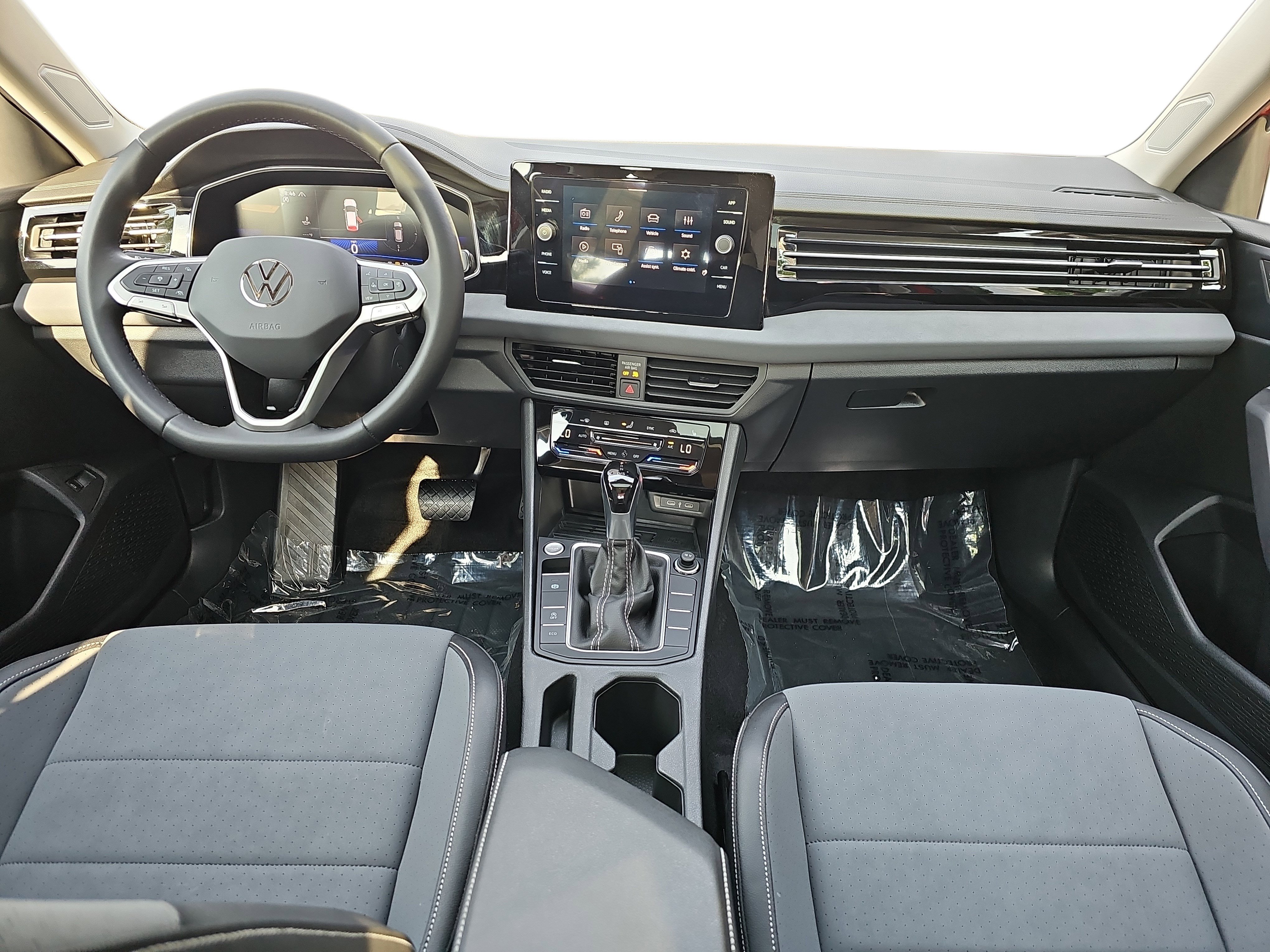 Used 2025 Volkswagen Jetta SE w/ Sunroof Package FWD image 9