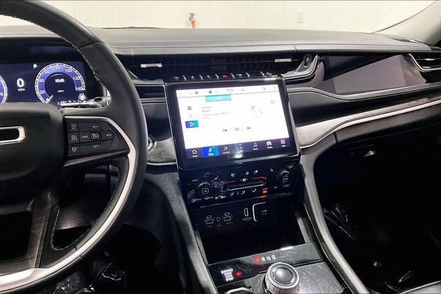 Used 2023 Jeep Grand Cherokee Limited w/ Luxury Tech Group II image 9