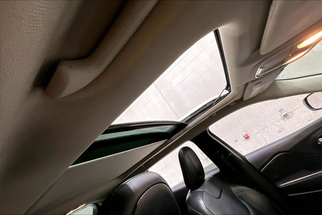 Used 2015 Jeep Cherokee Limited image 27