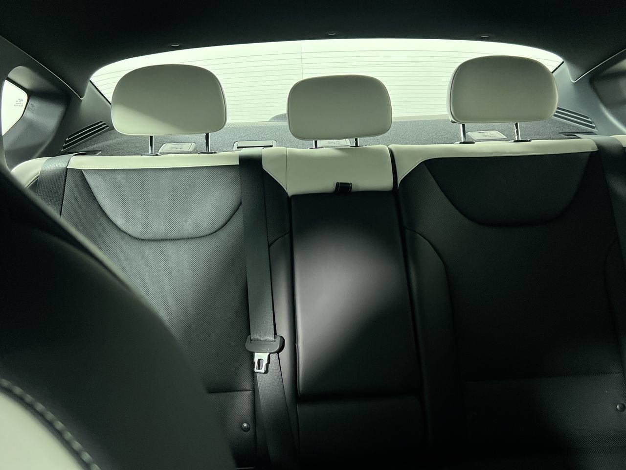 New 2026 Kia K4 GT-Line w/ GT-Line Premium Package FWD image 34