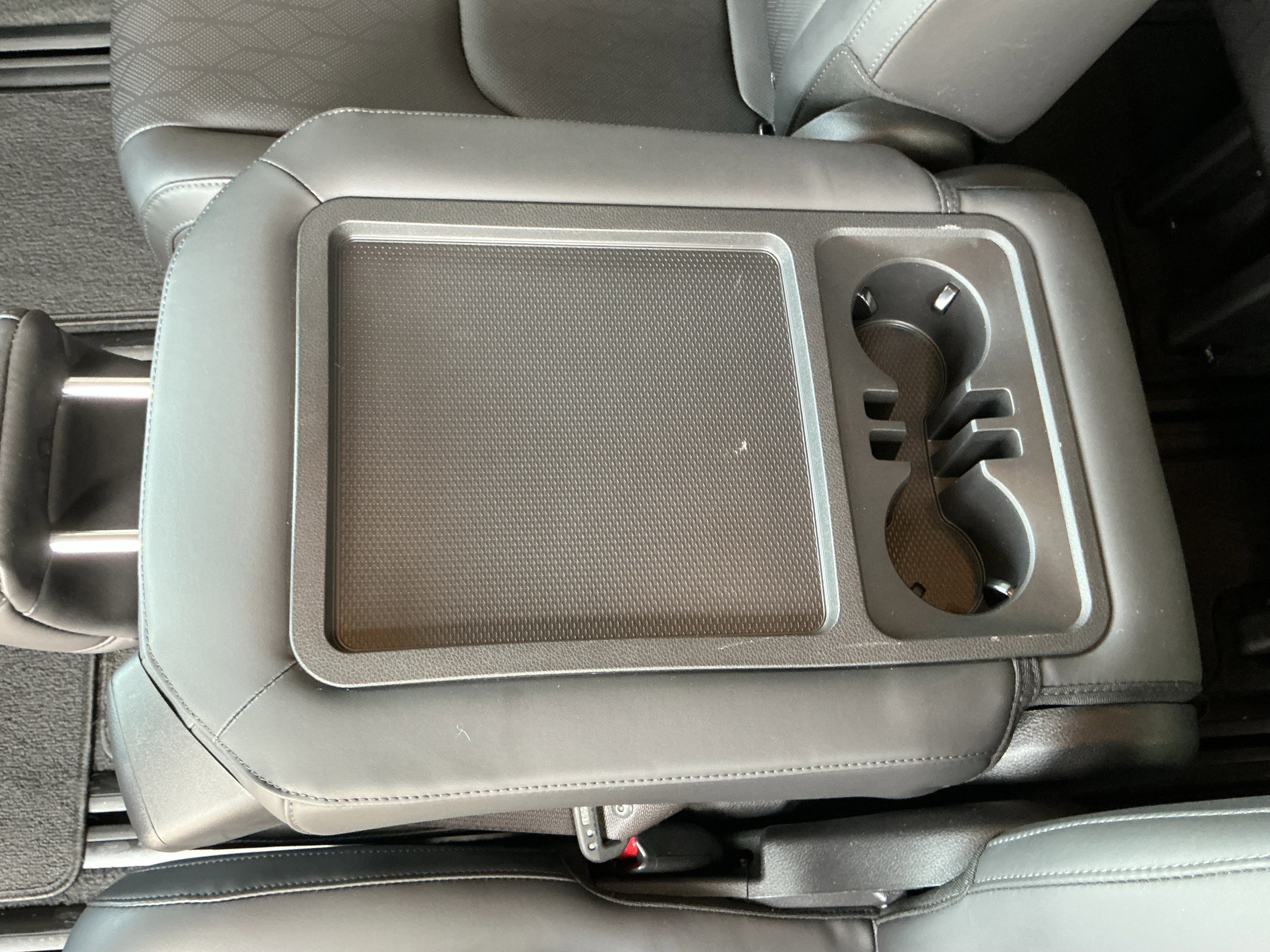 Used 2024 Kia Carnival LX image 33