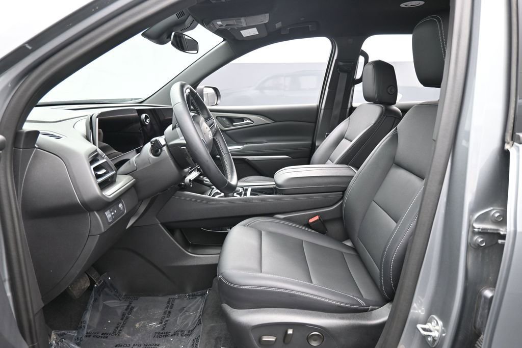 Used 2024 Chevrolet Traverse LT w/ Midnight/Sport Edition FWD image 33