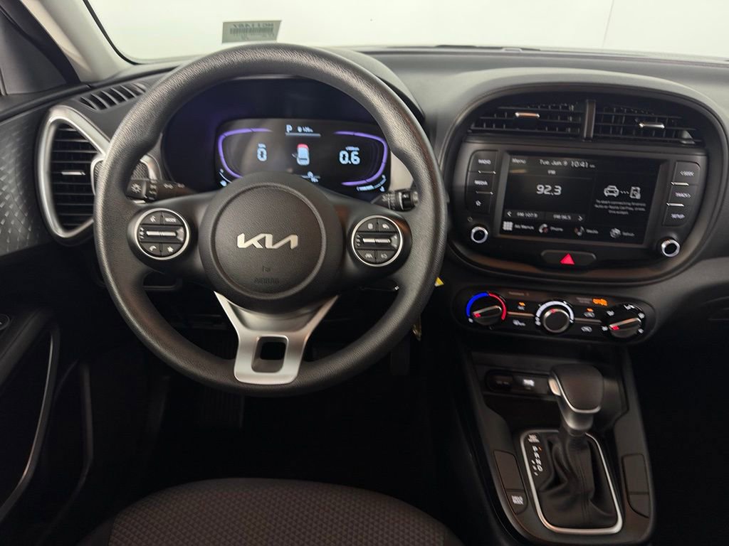 Used 2025 Kia Soul LX w/ LX Technology Package FWD image 13