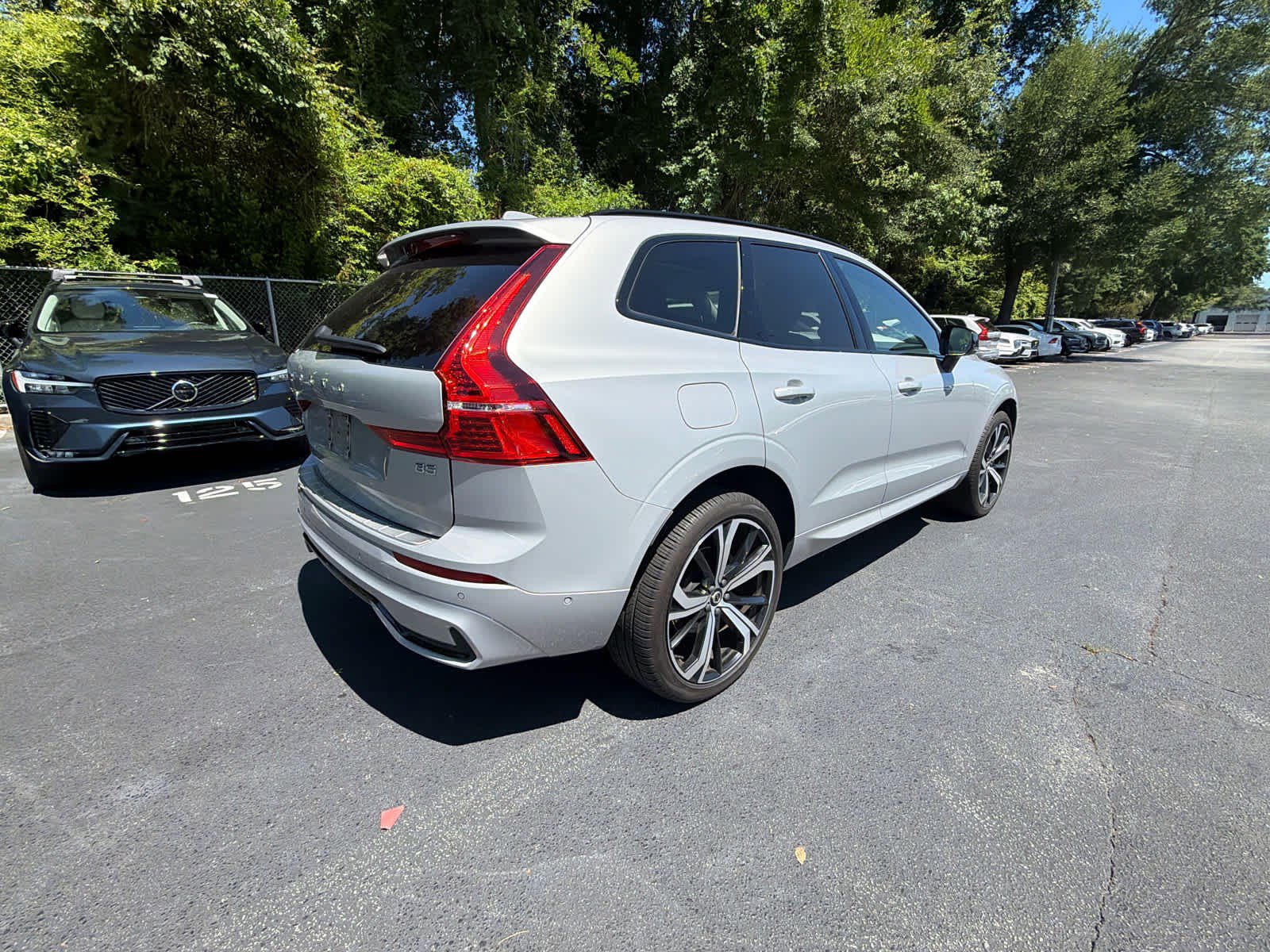 Used 2023 Volvo XC60 B5 Ultimate w/ Climate Package FWD image 15