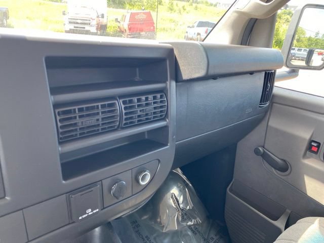 Used 2018 Chevrolet Express 3500 Extended RWD image 25