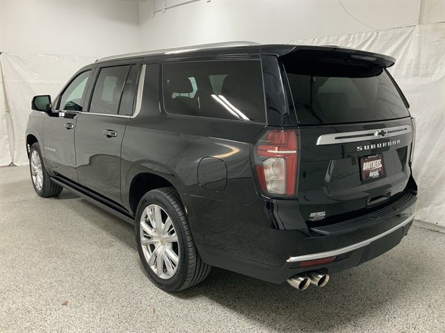 Used 2022 Chevrolet Suburban High Country w/ Max Trailering Package AWD/4WD image 3