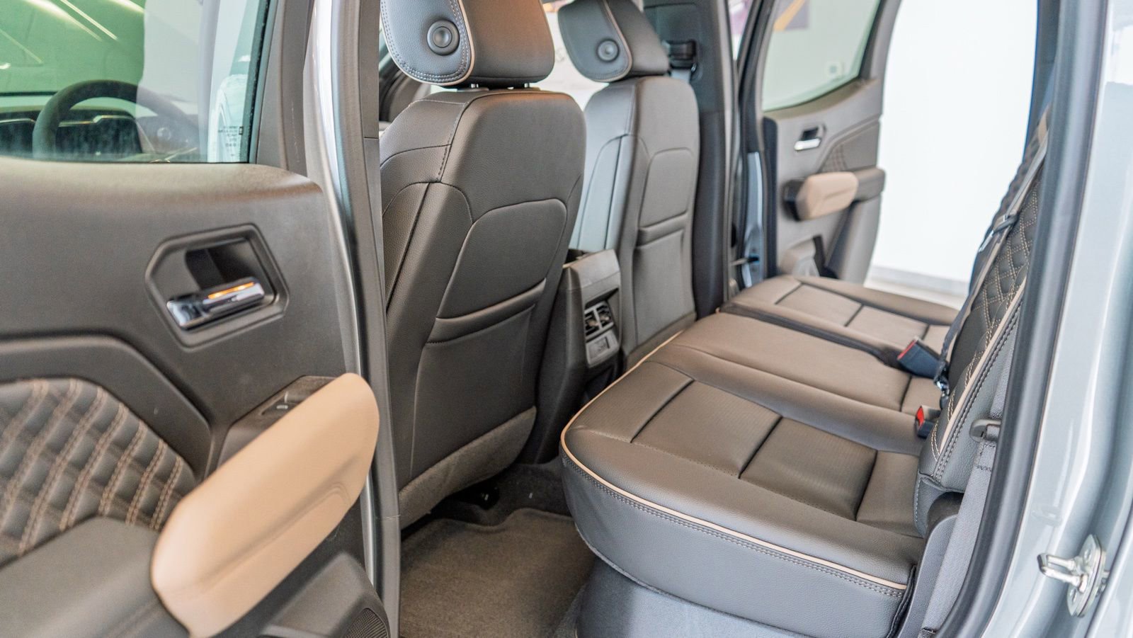 New 2026 GMC Canyon Denali image 19