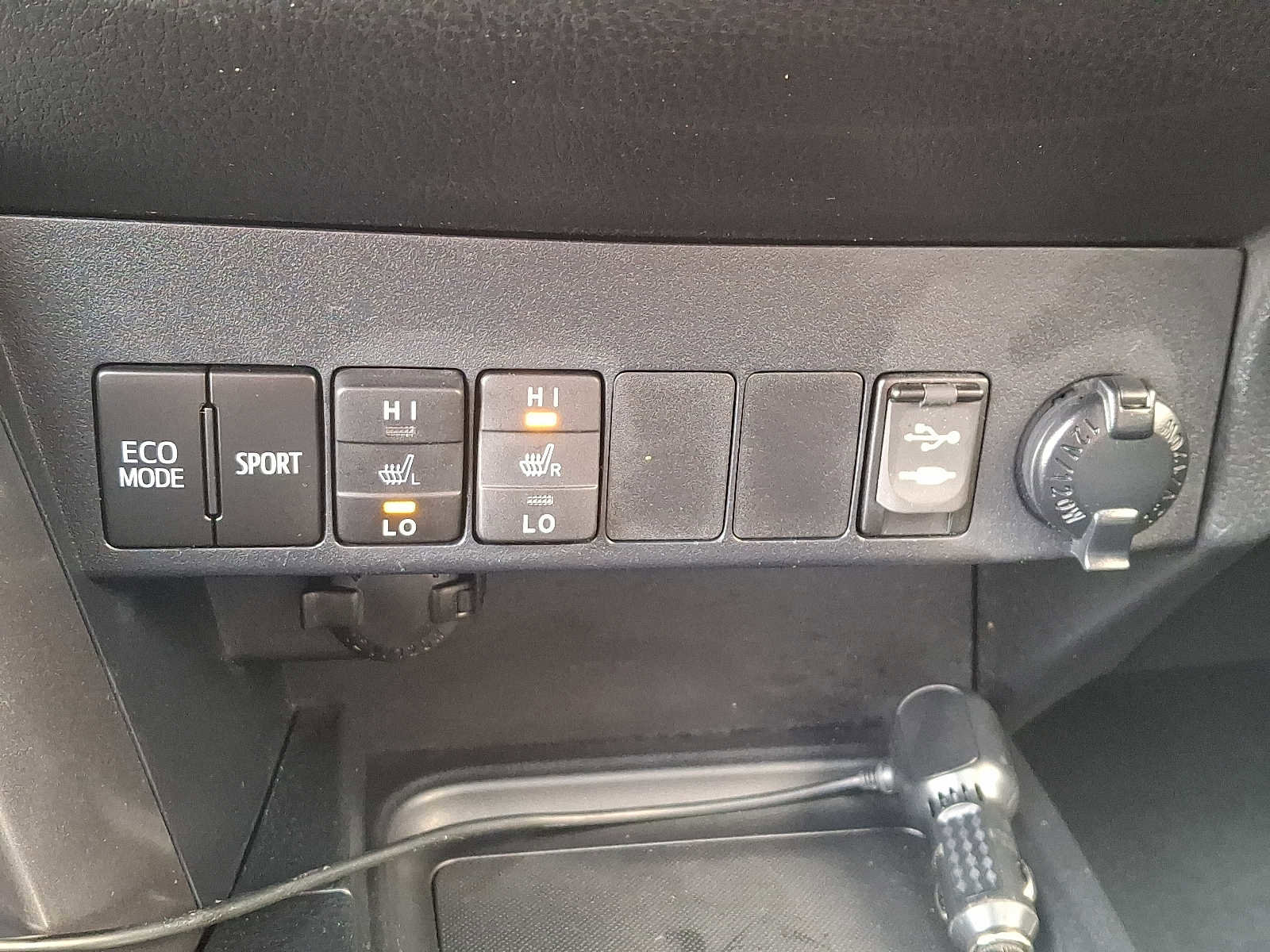 Used 2016 Toyota RAV4 SE w/ Cargo Management Package image 23