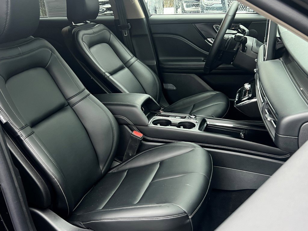 Certified 2025 Lincoln Corsair AWD image 9