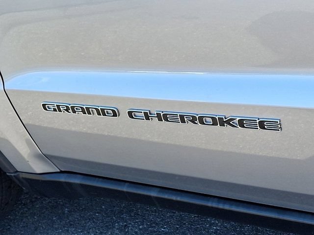 Certified 2021 Jeep Grand Cherokee Laredo X AWD/4WD image 35