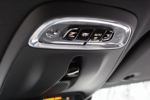 Certified 2022 Volvo S60 T8 R-Design image 29