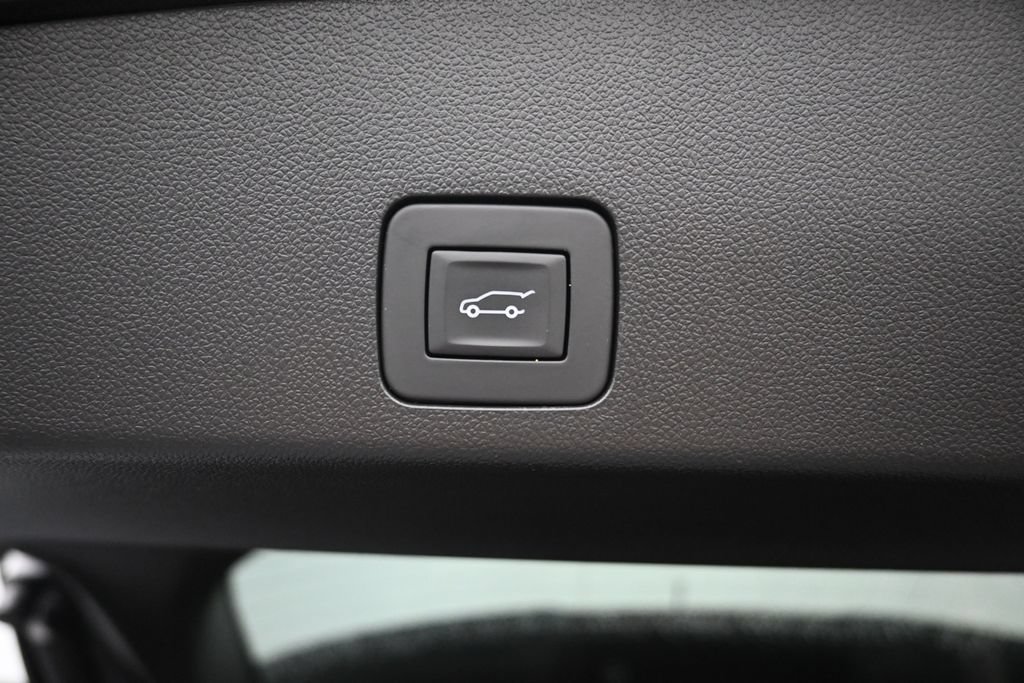Used 2023 Buick Encore GX Select w/ Sport Touring Package FWD image 27