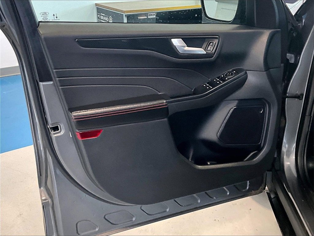 Used 2023 Ford Escape ST-Line image 9