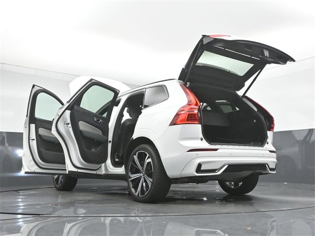 Used 2022 Volvo XC60 B6 R-Design w/ Protection Package Premier image 54