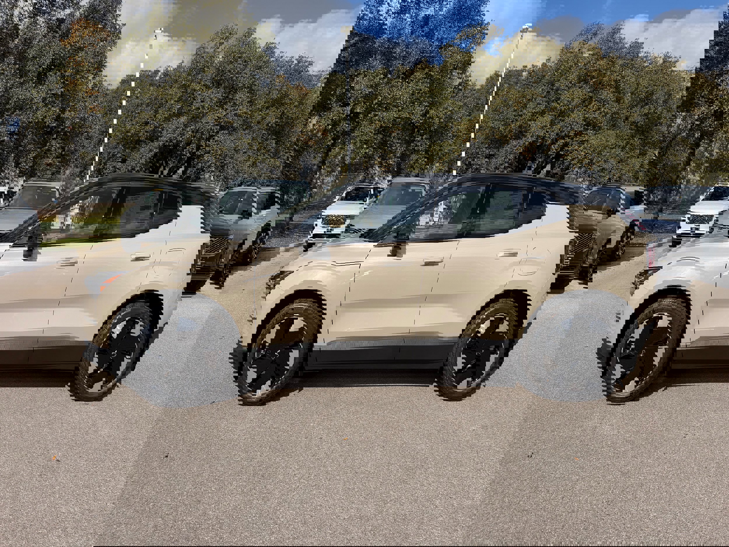 New 2026 Volvo EX30 Plus w/ Protection Package Premier image 3