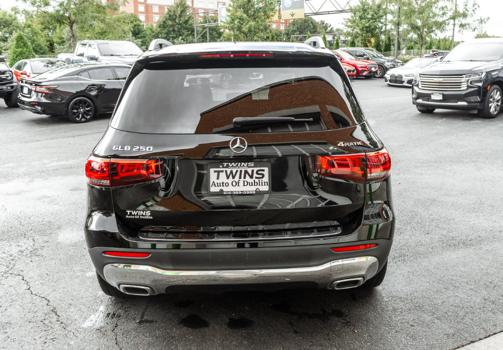 Used 2022 Mercedes-Benz GLB 250 4MATIC w/ Premium Package Lite image 36