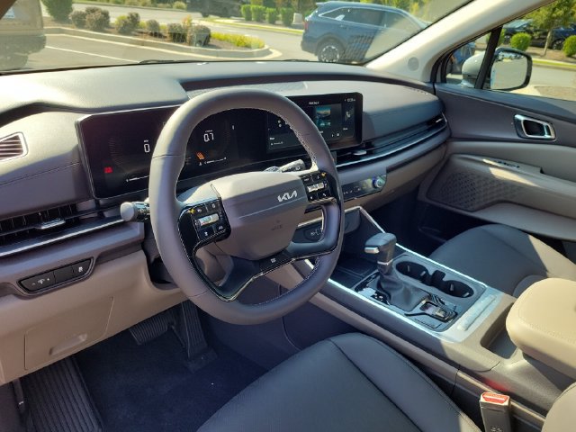 New 2027 Kia Carnival EX FWD image 25
