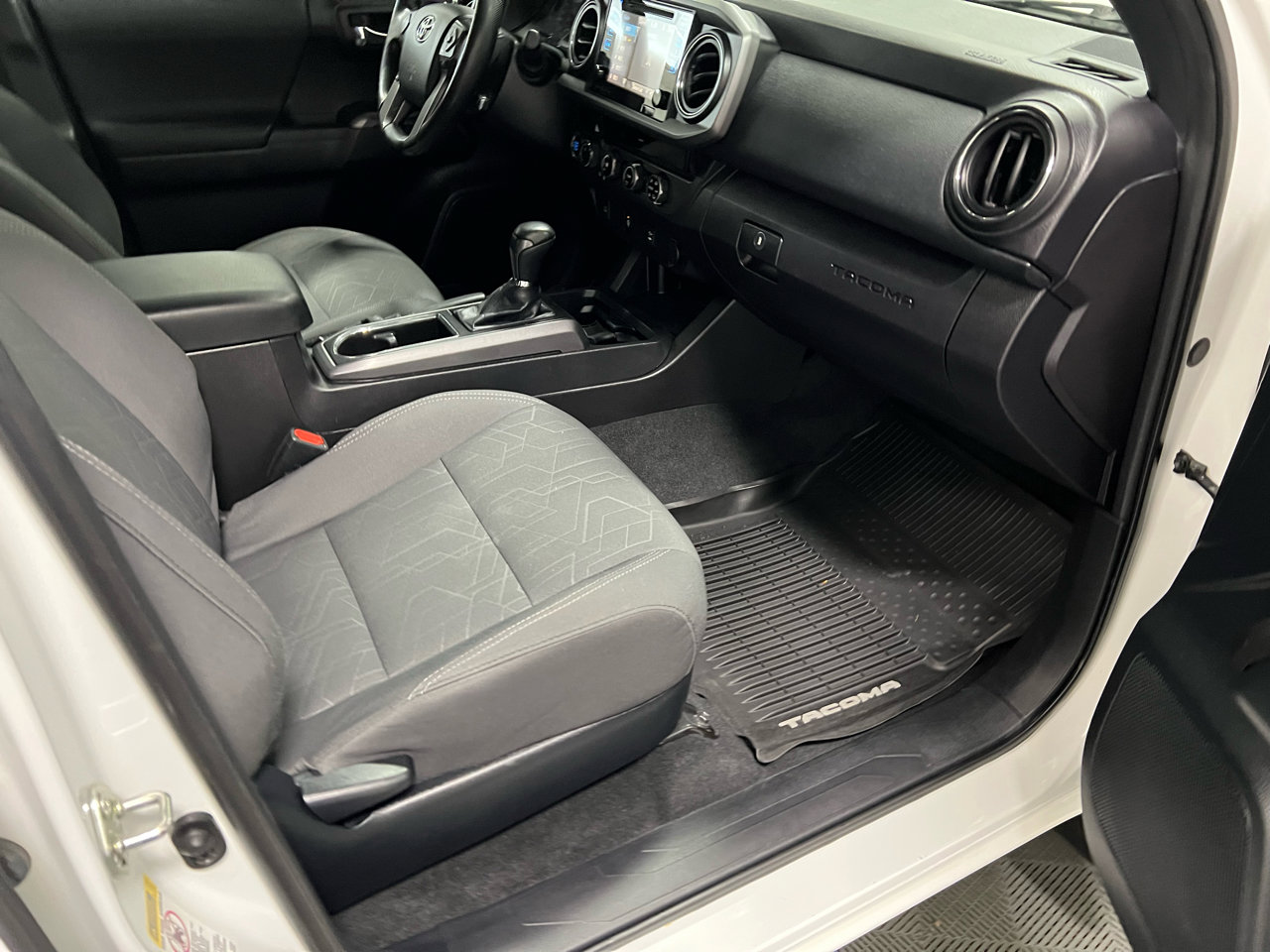 Used 2016 Toyota Tacoma TRD Off-Road image 15