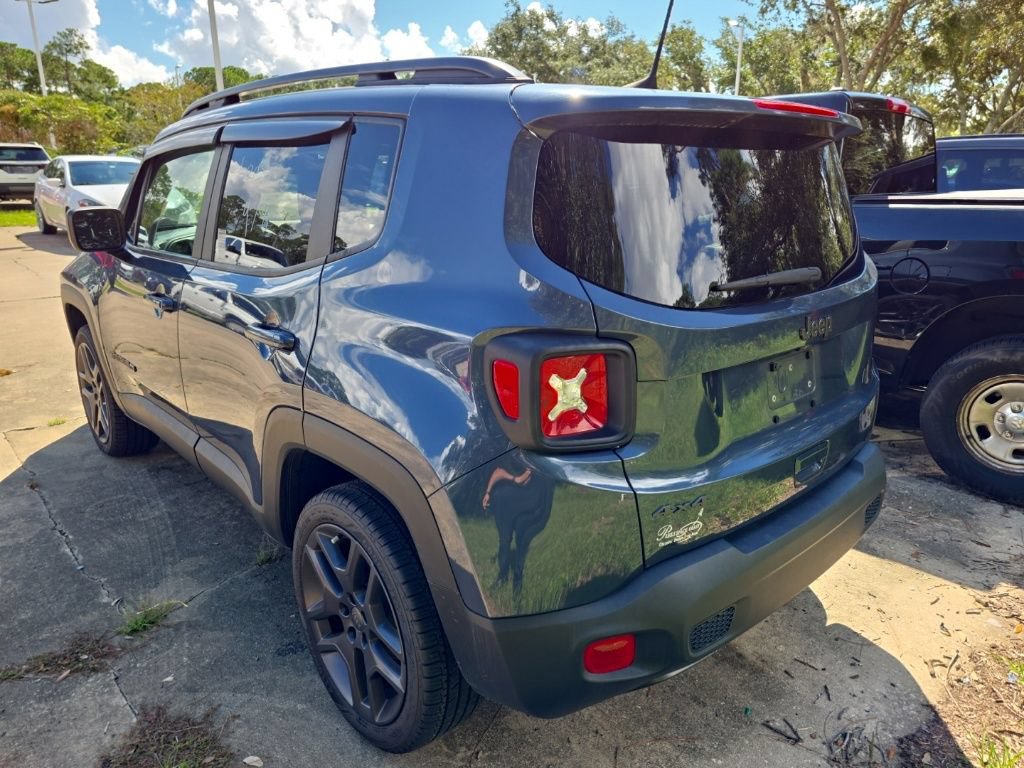 Used 2021 Jeep Renegade Latitude w/ Sun & Sound Group AWD/4WD image 2