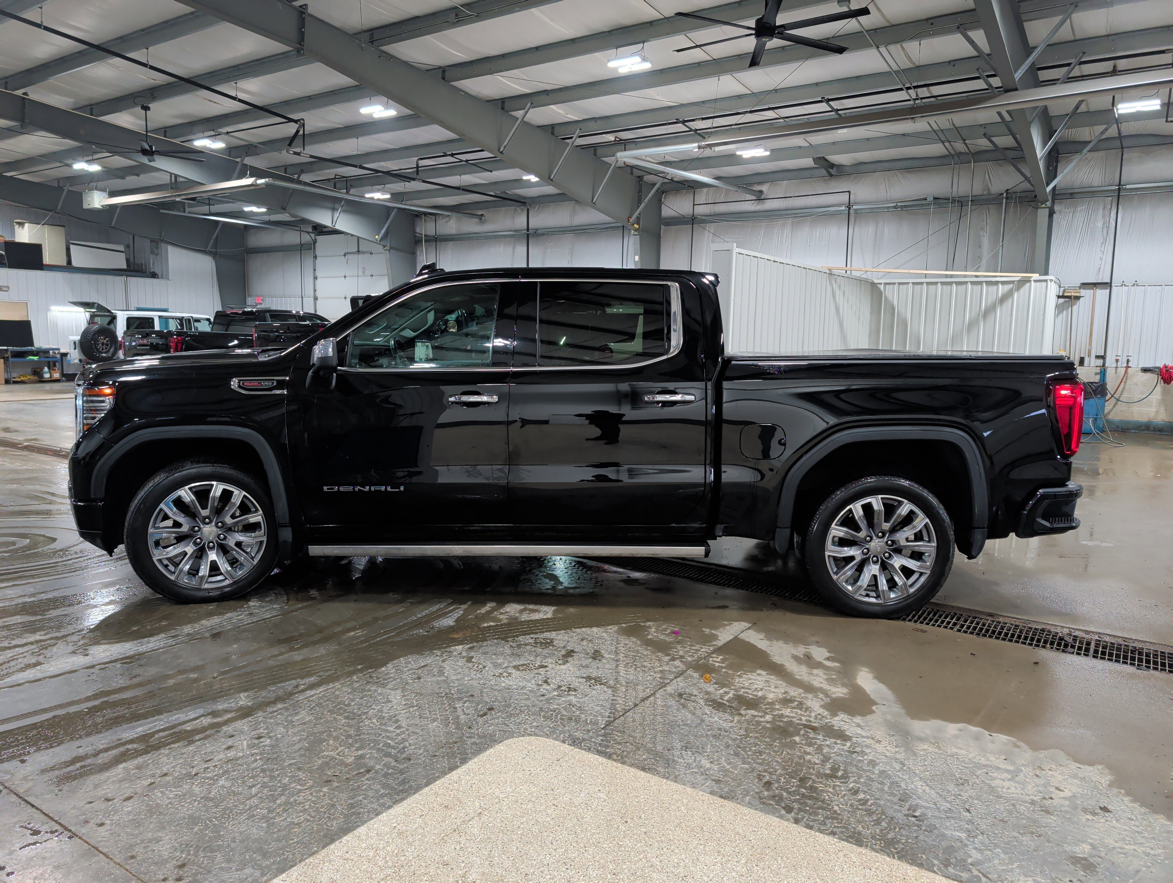 Used 2023 GMC Sierra 1500 Denali w/ Denali Reserve Package AWD/4WD image 5