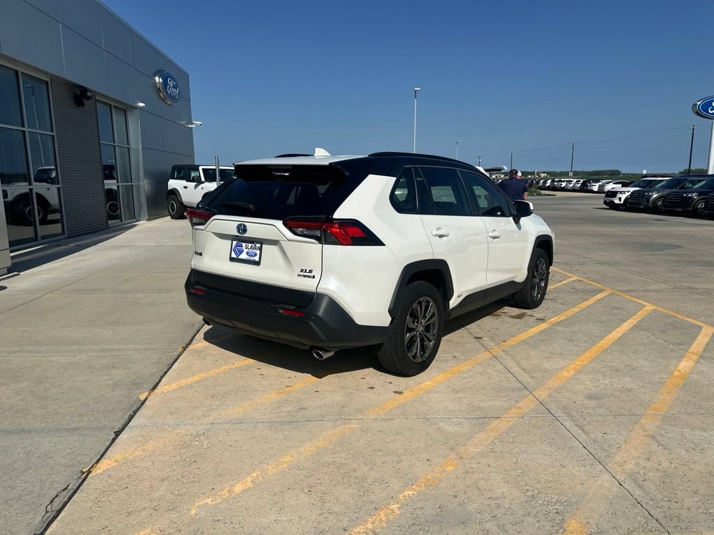 Used 2022 Toyota RAV4 XLE Premium AWD/4WD image 7