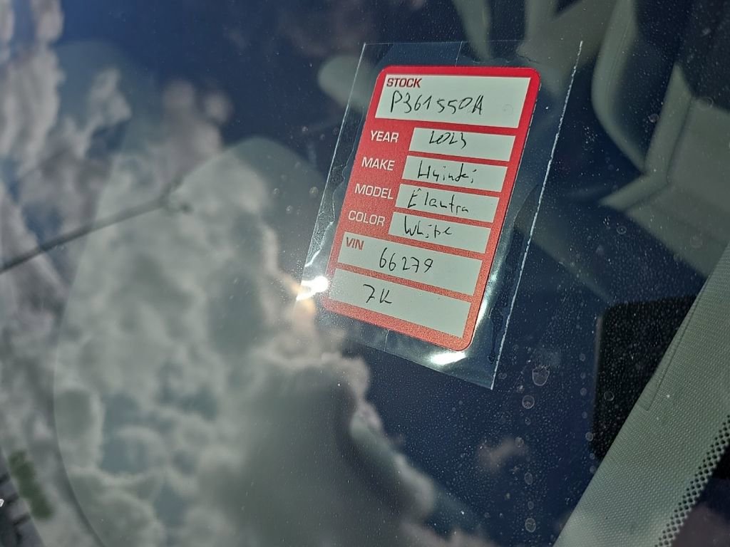 Used 2023 Hyundai Elantra Blue image 6