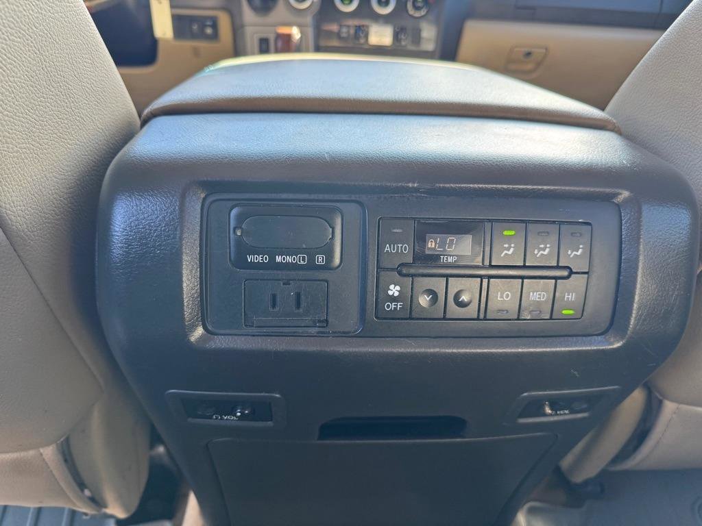 Used 2010 Toyota Sequoia Platinum RWD image 11