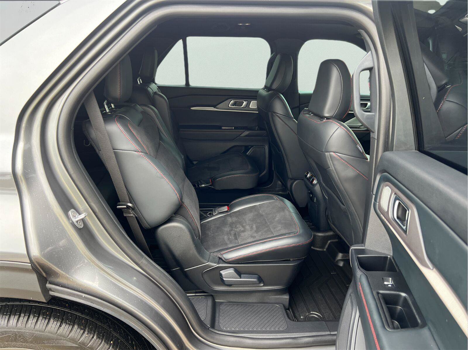 Used 2025 Ford Explorer ST w/ Sun And Sound Package AWD/4WD image 17